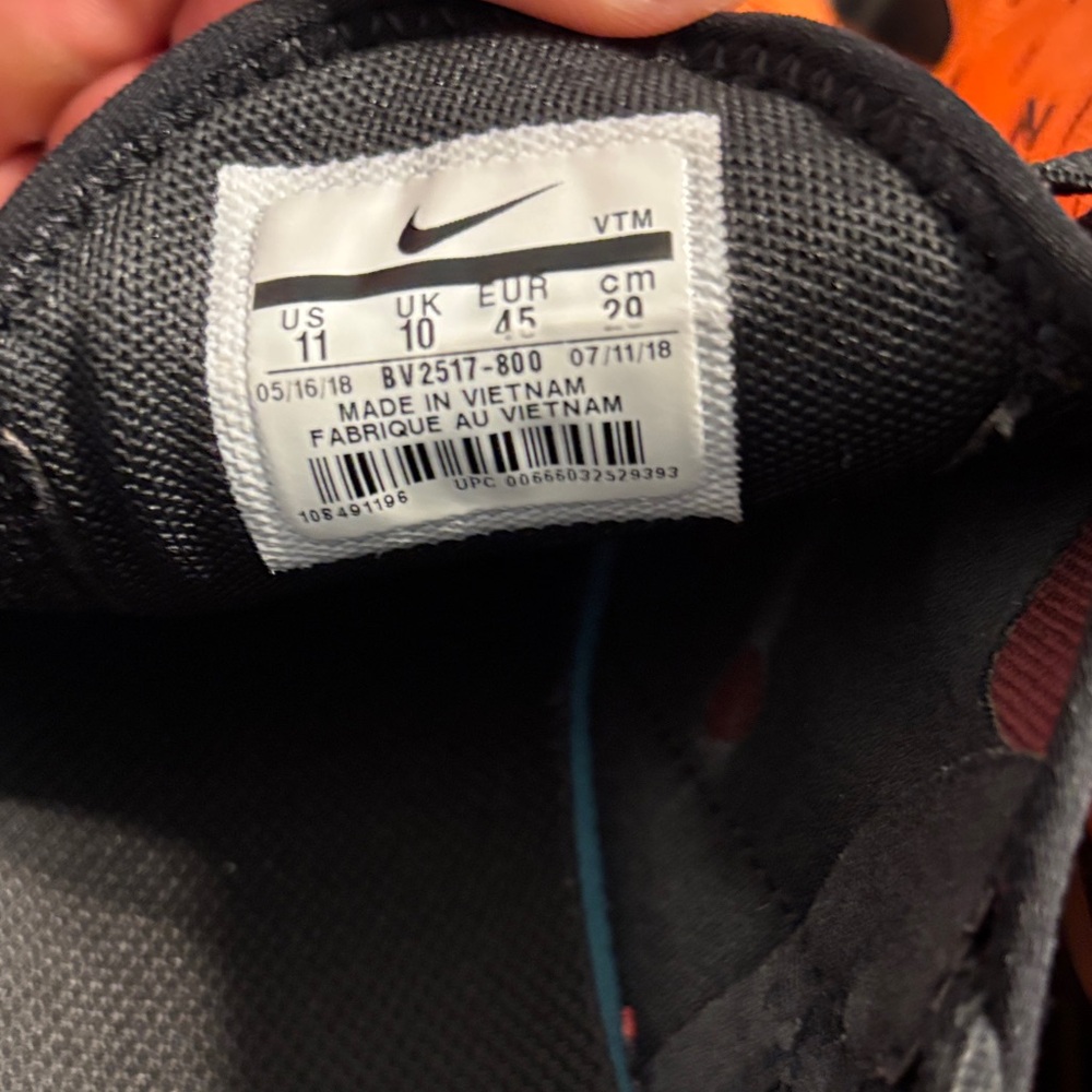 Nike Men's airmax 270 Orange and Black Sneakers - Picture 3 of 5